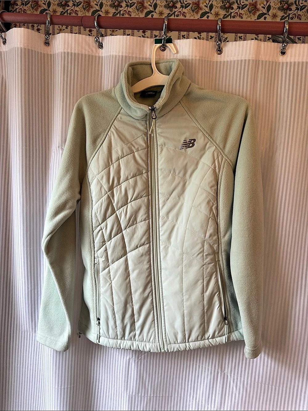 New Balance Women's Full-Zip Jacket Light Green/Blue Medium